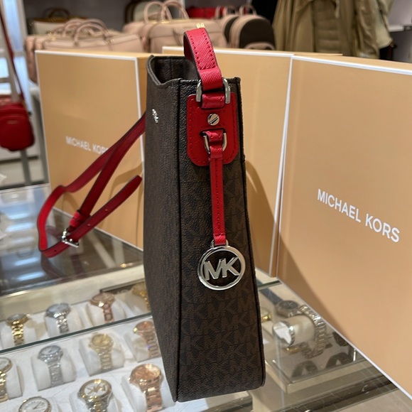 MICHAEL KORS 
Jet Set Travel Large Logo Messenger Bag
COLOR BRIGHT RED
NWT - Picture 3 of 16